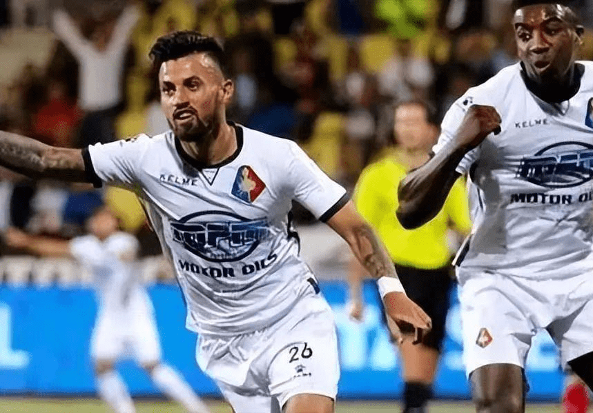 所以能蝉联 所以能蝉联